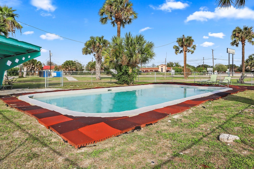 Mathis Motel - photo 12