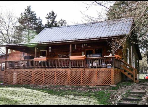 Collier Cabin on Collier Creek — 4-Star Luxury Hotel in Norman, United States