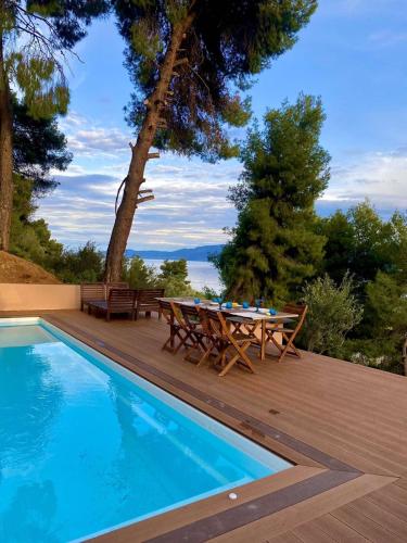 Askalosia Villa — 4-Star Luxury Hotel in Aidipsos, Greece