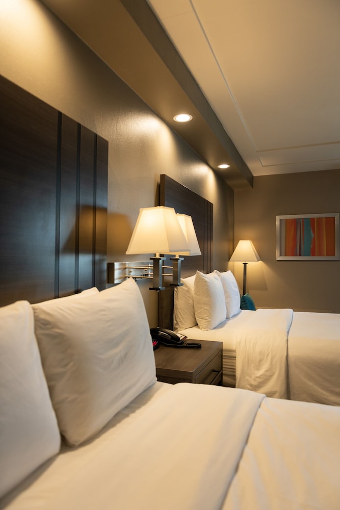 GreenTree Inn & Suites Alhambra - photo 31