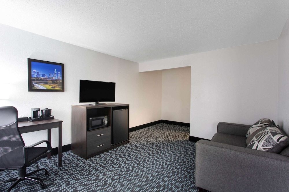 Baymont by Wyndham Charlotte University - photo 15