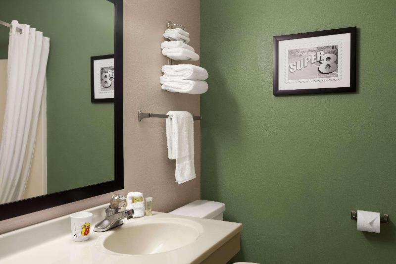 Super 8 by Wyndham Batesville - photo 4