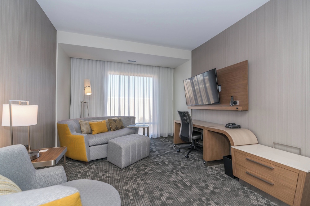Courtyard by Marriott West Springfield - photo 18