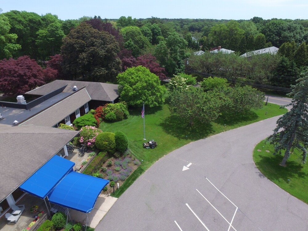 Dering Harbor Inn - photo 39