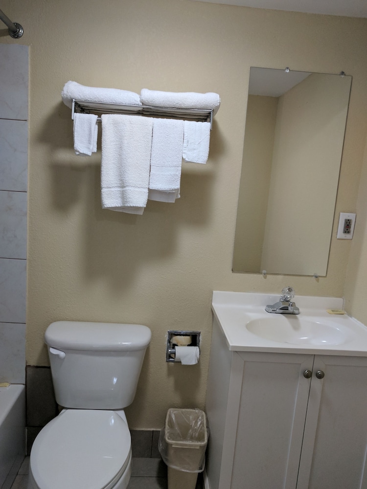 Benton Inn - photo 9