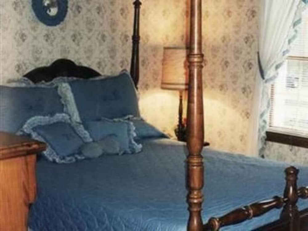 Sturbridge Country Inn - photo 42