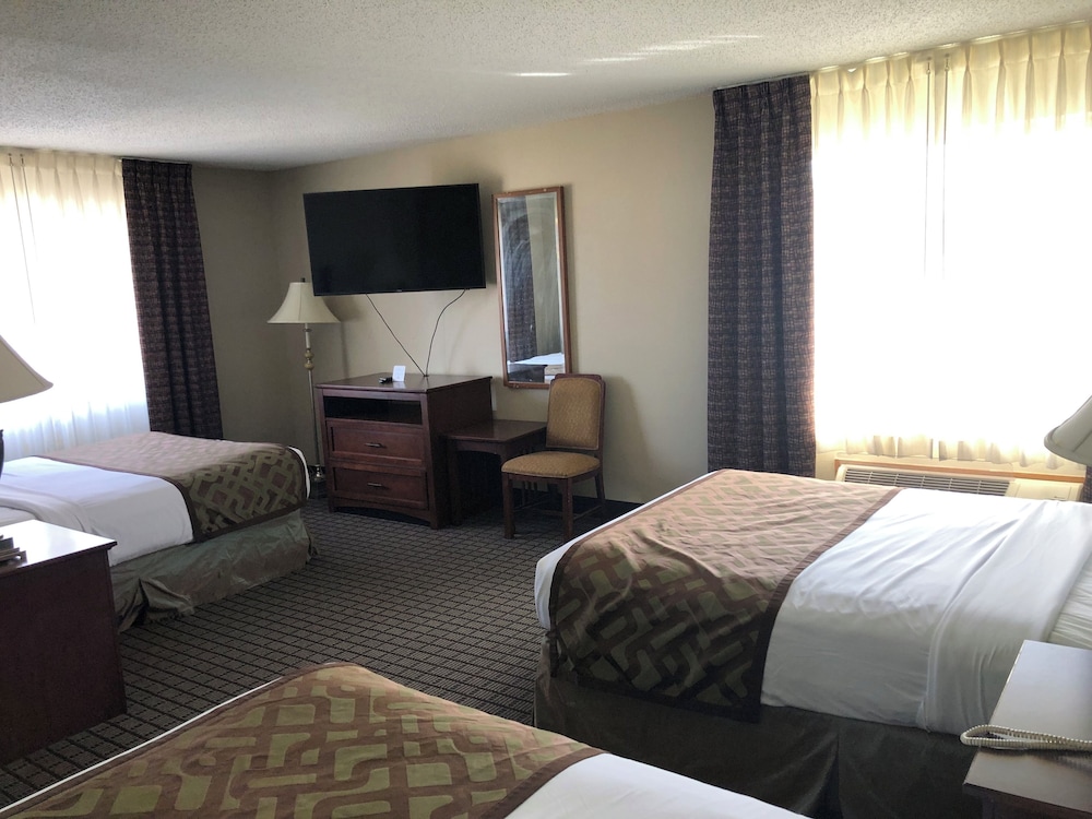 Regency Inn Geneseo IL I 80 - photo 11