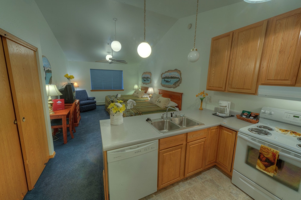 Frontier Suites Hotel in Juneau - photo 12