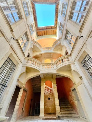 Ni Douillet P3 Terrasse Et Climatise Coeur De Ville — Nimes