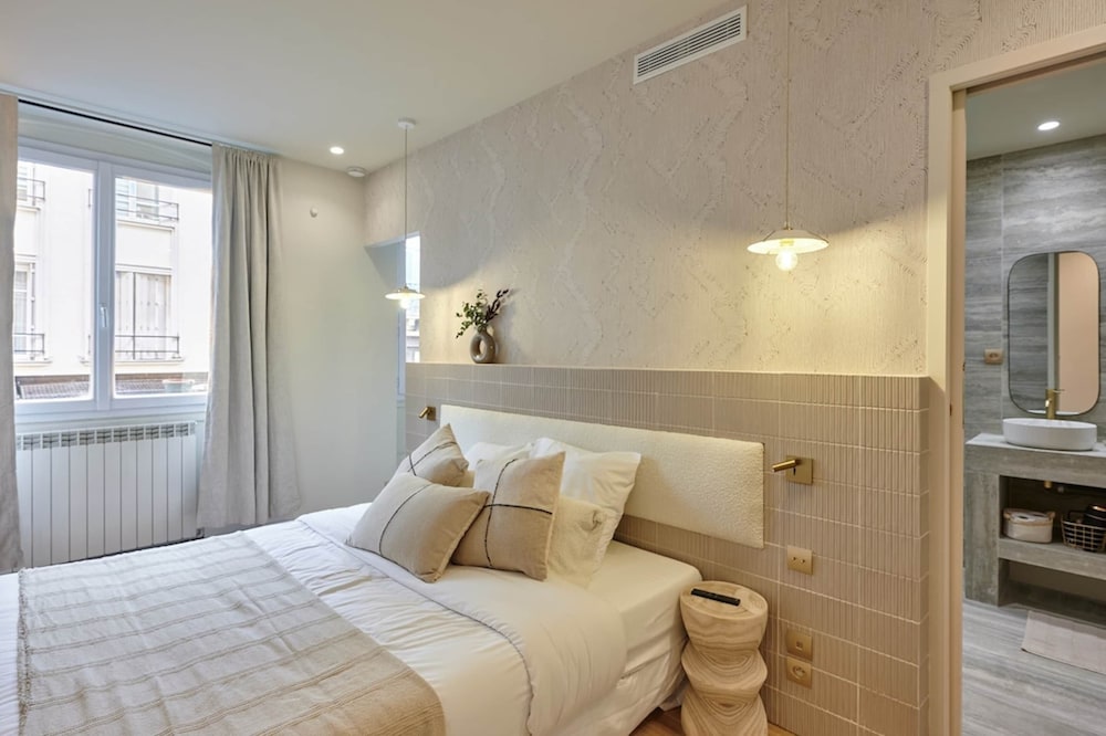 Sublim Studio With AC Beaubourg le Marais — 4-Star Luxury Hotel in Paris, France