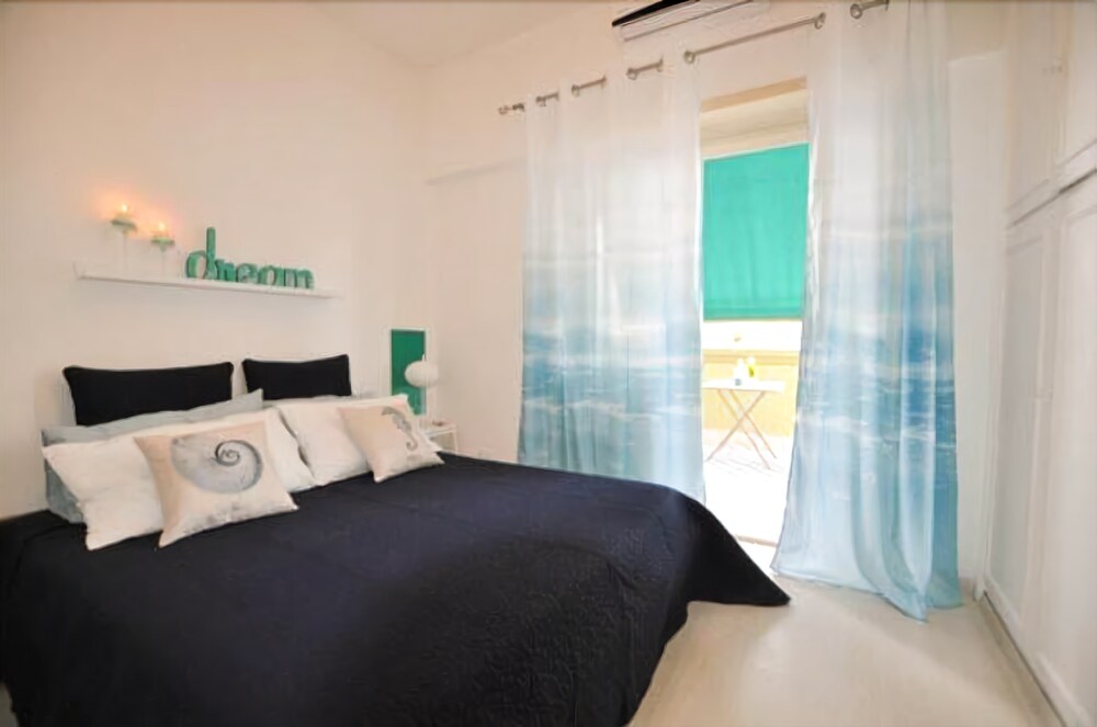 EasySleep Ostia — 4-Star Luxury Hotel in Lido Di Ostia, Italy