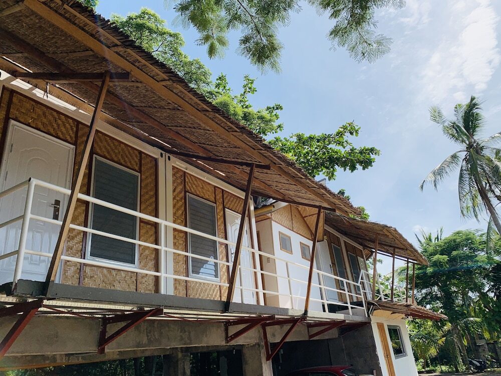 Cangdoki Resort and DIve Camp — hotel in Larena