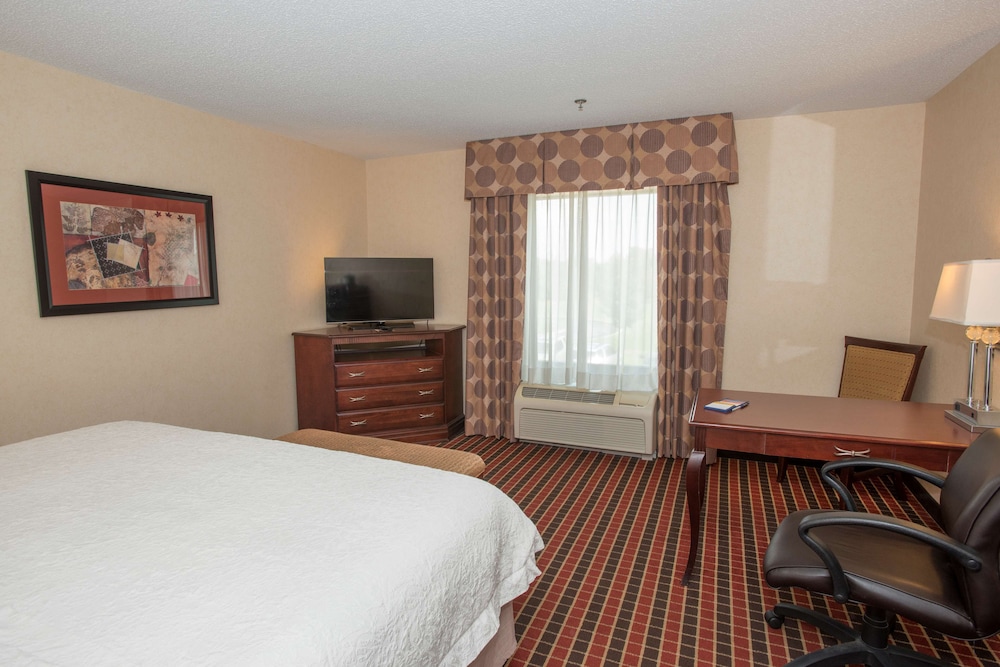 Hampton Inn & Suites Dayton Airport - photo 16