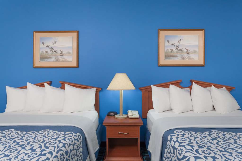 Days Inn & Suites by Wyndham Cambridge - photo 10