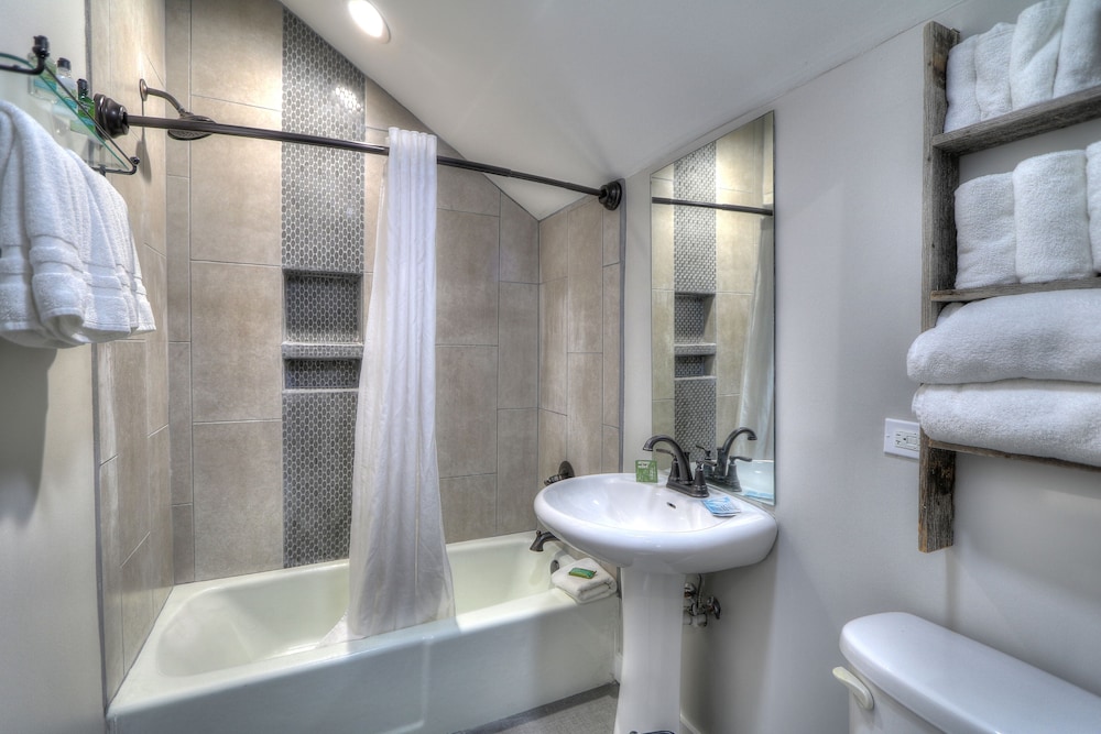 River Edge Inn - photo 42