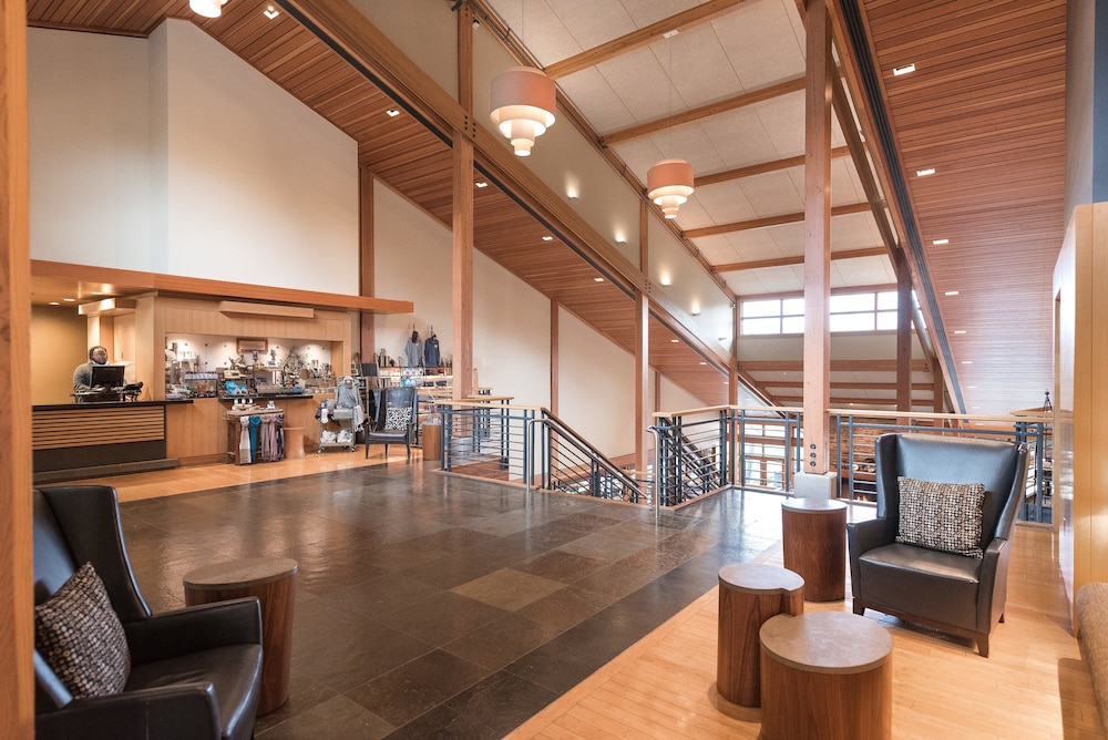 Cedarbrook Lodge - photo 2