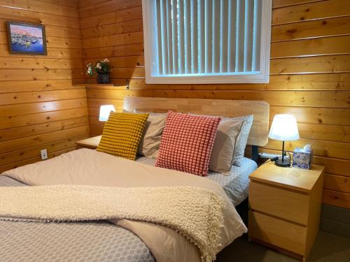Whispering Pines Farmhouse — 4-Star Luxury Hotel in Redmond, United States