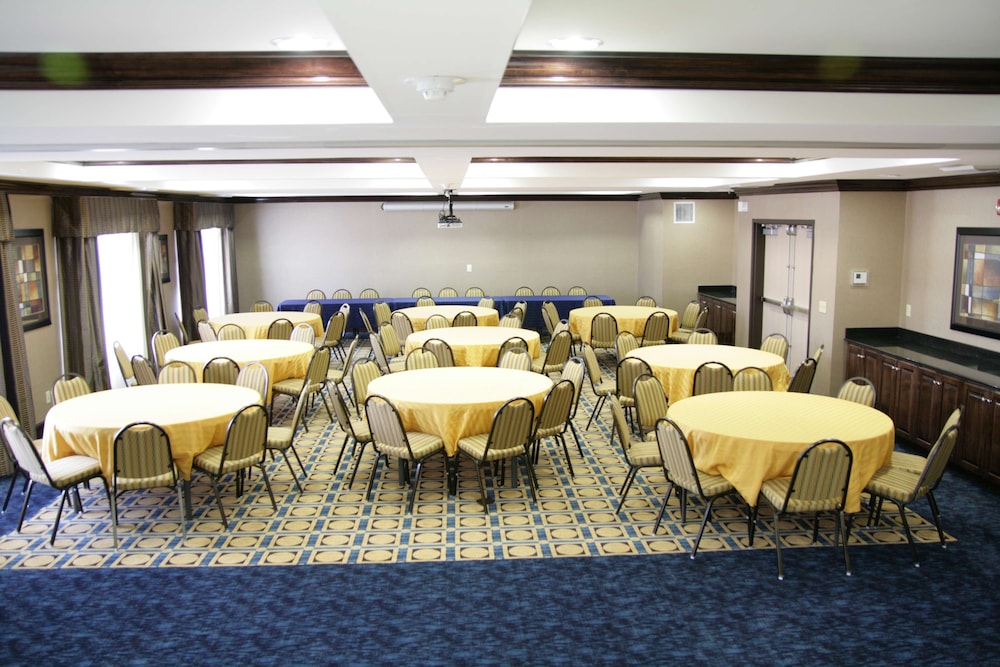Hampton Inn Olathe - photo 41