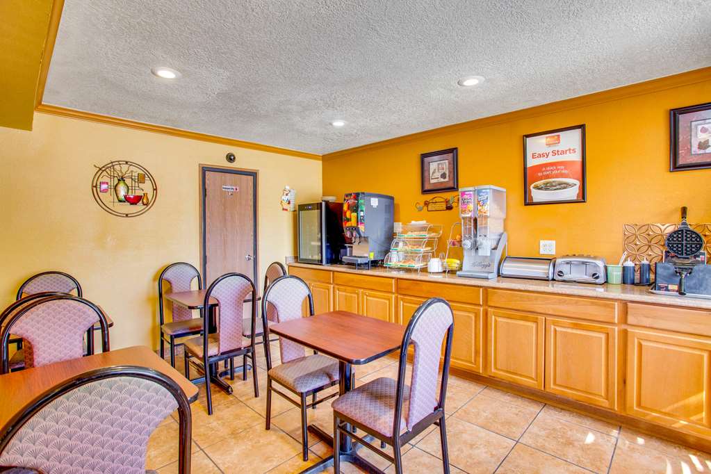 Econo Lodge Inn & Suites Albuquerque East I 40 Eubank Exit - photo 22