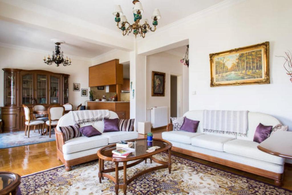 Large 3 bedroom Apt with Terrace — 4-Star Luxury Hotel in Athens, Greece