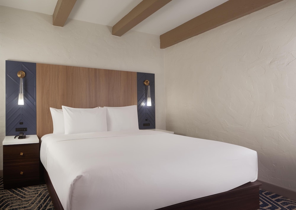 Hotel Royer Urbana Champaign Tapestry Collection by Hilton - photo 12