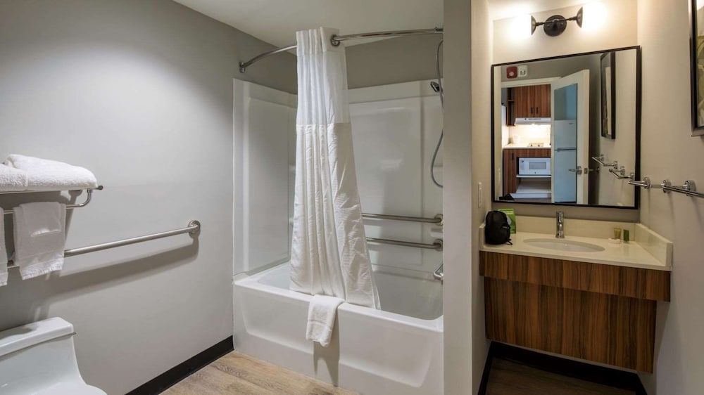 Uptown Suites Extended Stay Tampa FL Riverview - photo 10