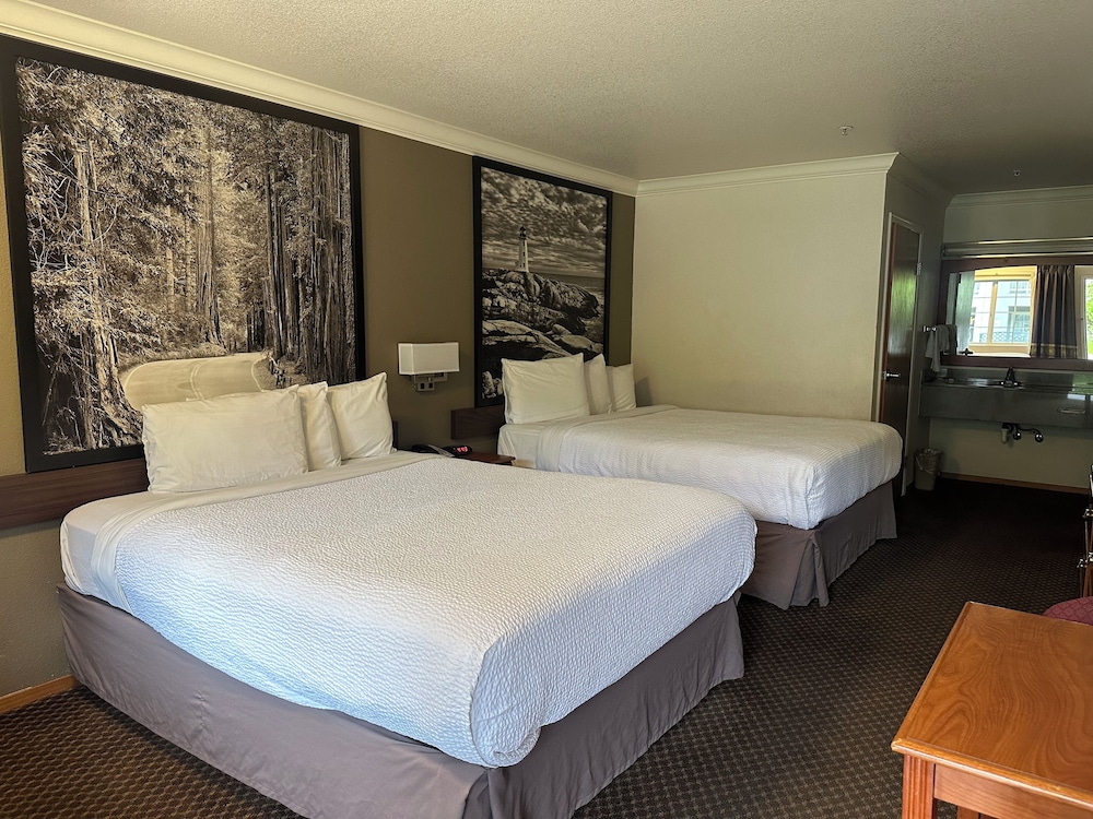 Super 8 by Wyndham Willits - featured photo