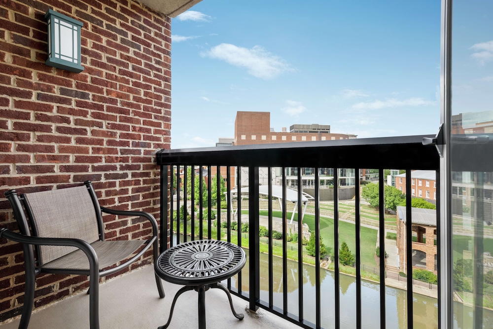 Hampton Inn & Suites Greenville Downtown RiverPlace - photo 22