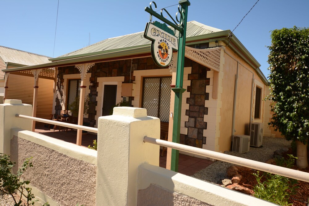 Emaroo Cottages Broken Hill — 4-Star Luxury Hotel in Broken Hill, Australia