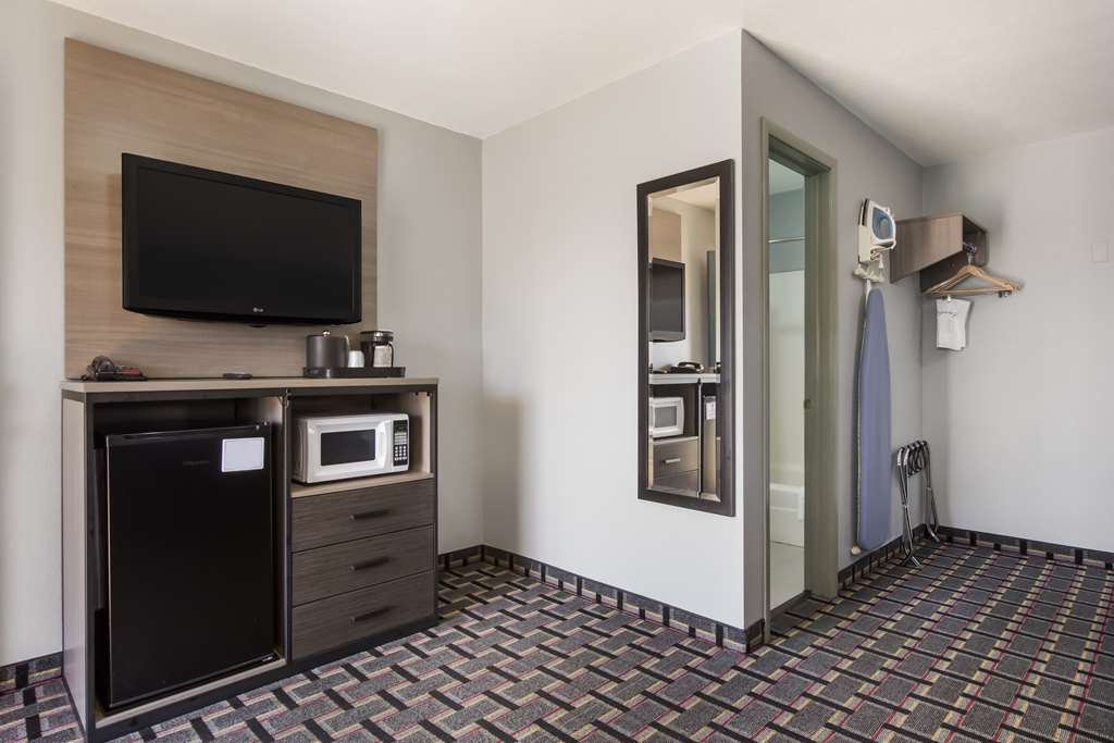 Knights Inn and Suites Salem - photo 28