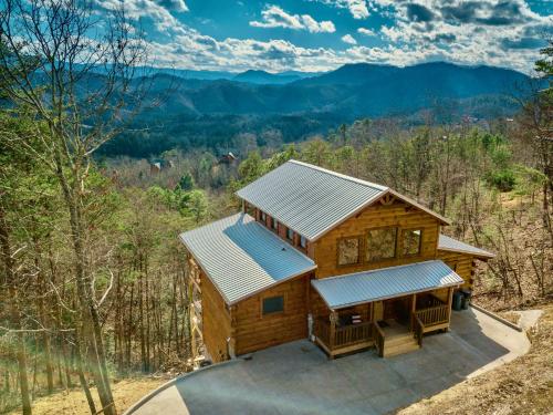 Sweet Mtn Retreat Theater Game Room EV — 4-Star Luxury Hotel in Sevierville, United States