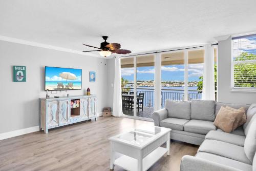 Eleuthera 2x2 Fully Updated Old Town Waterfront Corner Condo — 4-Star Luxury Hotel in Key West, United States