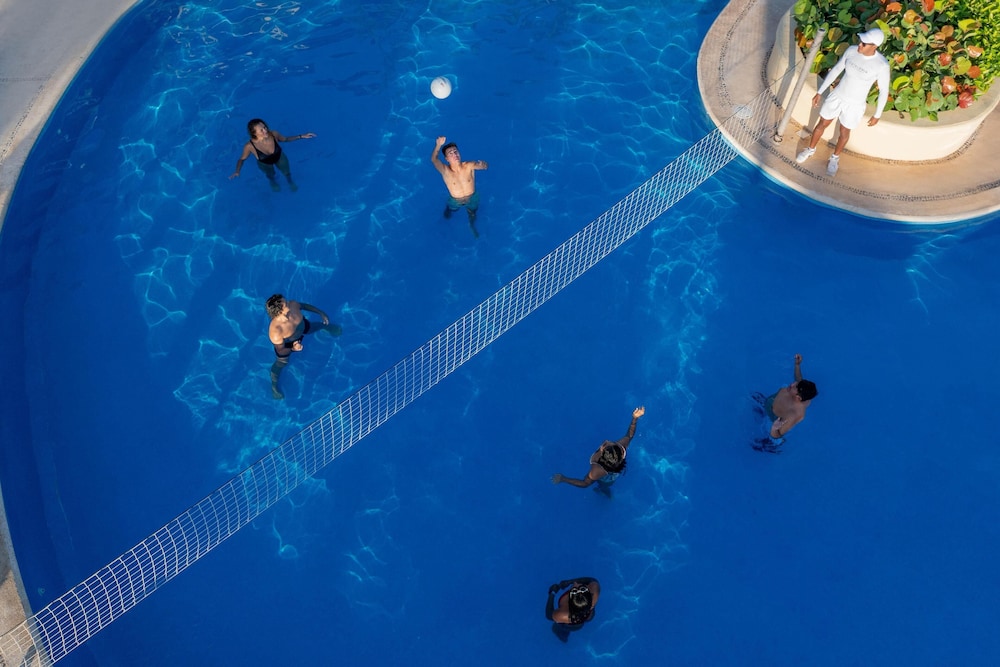 Exercise/lap pool