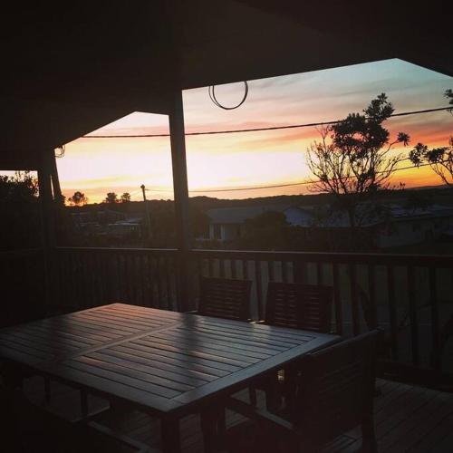 Sunset Deck - carbon neutral hotel in Unknown City