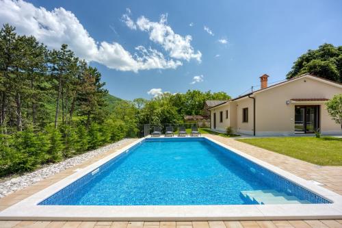 Villa Alba with Private Pool — 4-Star Luxury Hotel in Lupoglav, Croatia