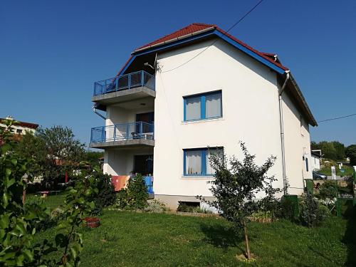 Róbert Apartmant — 4-Star Luxury Hotel in Balatonalmadi, Hungary