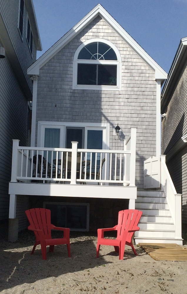 Perkins Cove Oceanfront Cottage — 4-Star Luxury Hotel in Ogunquit, United States