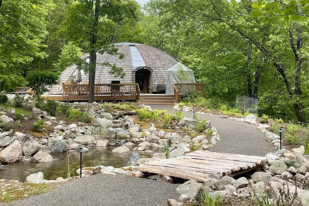 Dome House Retreat — 4-Star Luxury Hotel in New Paltz, United States