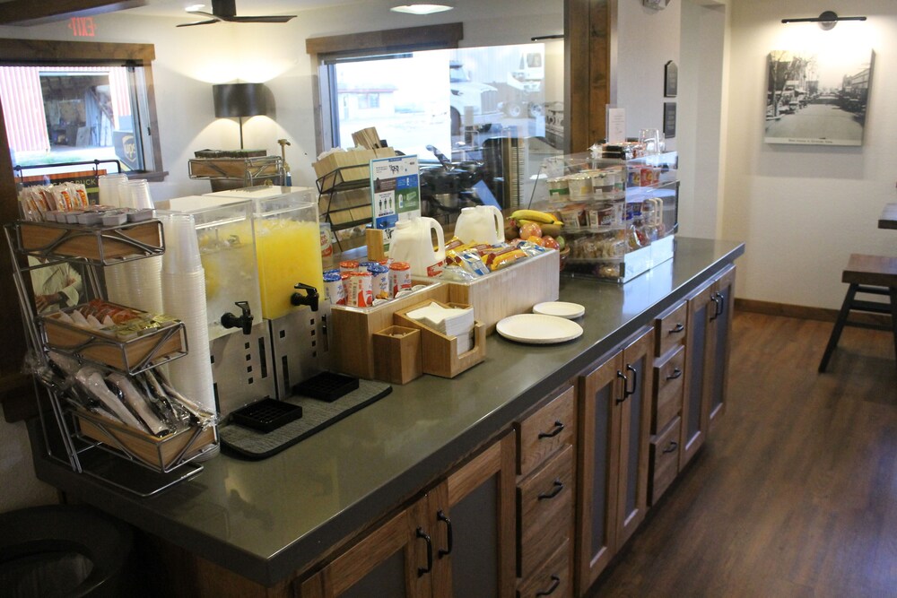Boarders Inn & Suites by Cobblestone Hotels Syracuse - photo 29