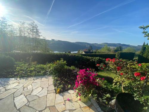 Modernes Refugium mit Seeblick in Meinerzhagen, Germany