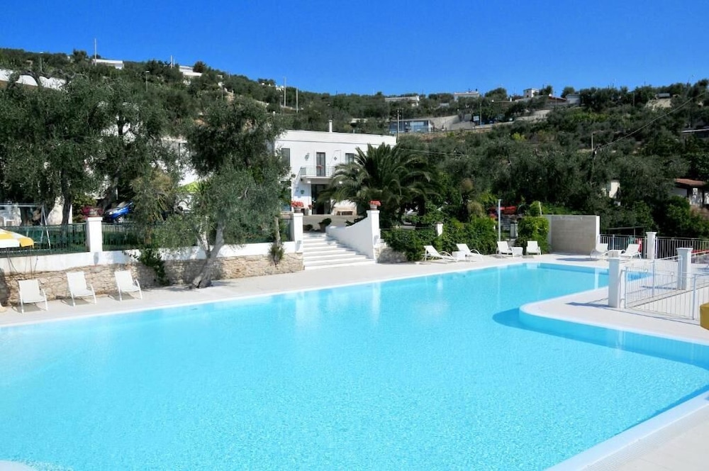Agriturismo Giorgio — 4-Star Luxury Hotel in Mattinata, Italy