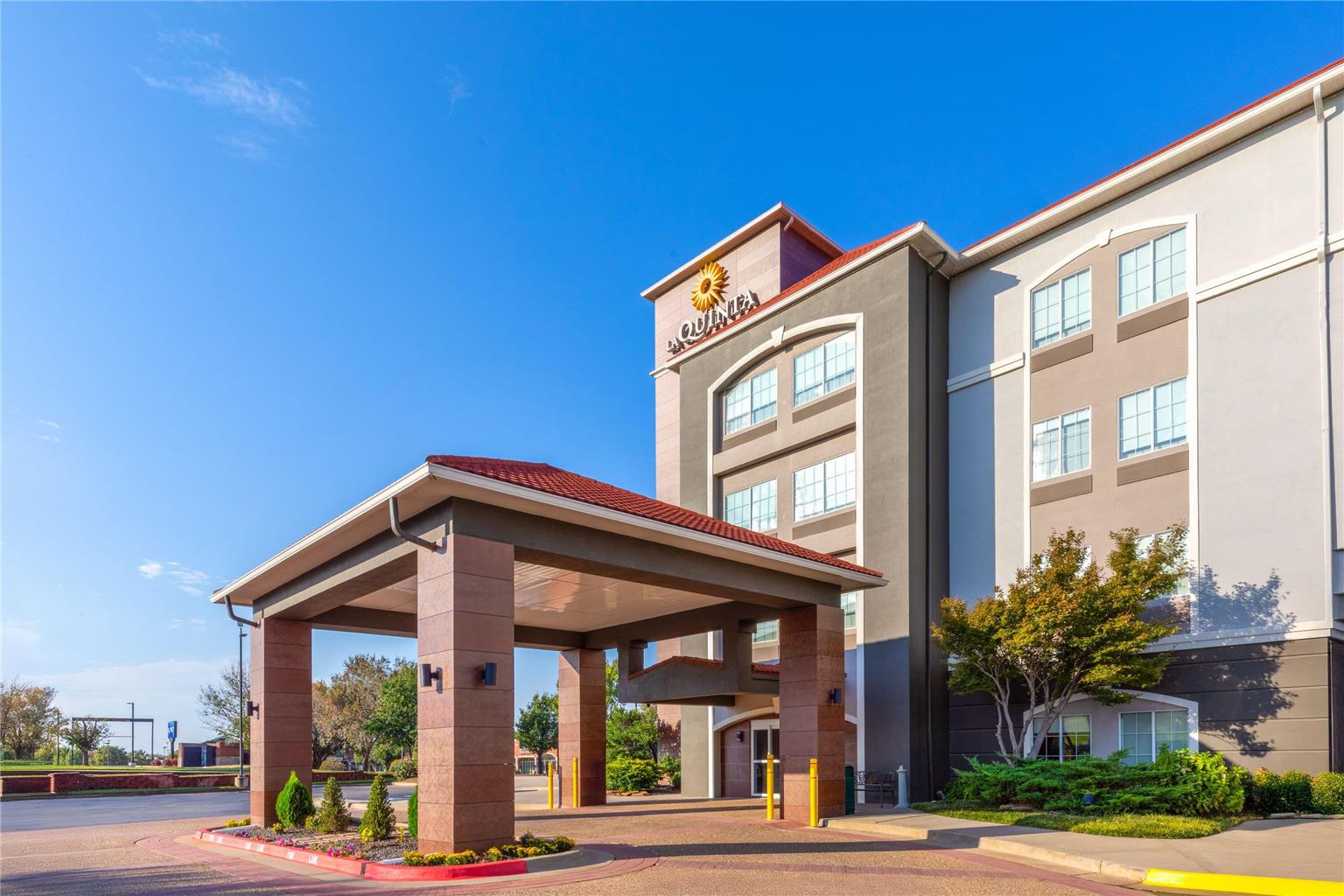 La Quinta Inn & Suites by Wyndham Oklahoma City Moore in Moore, United States