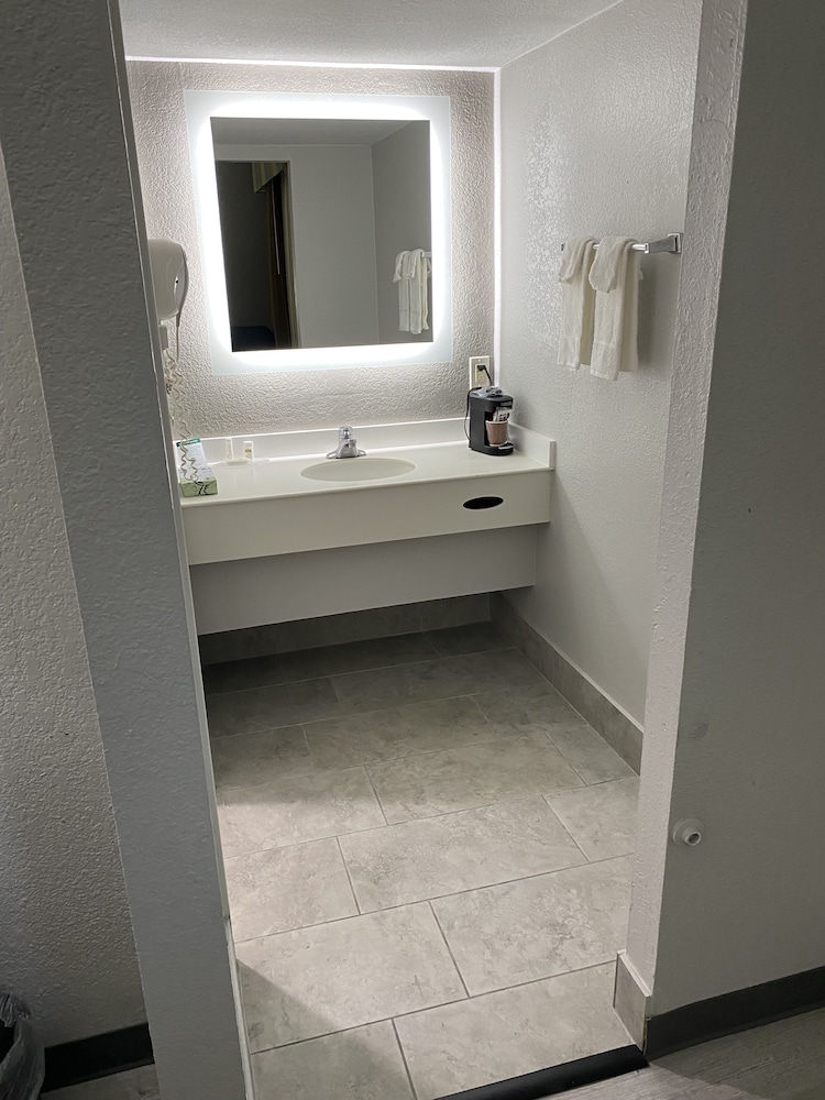La Quinta Inn by Wyndham Tyler - photo 17