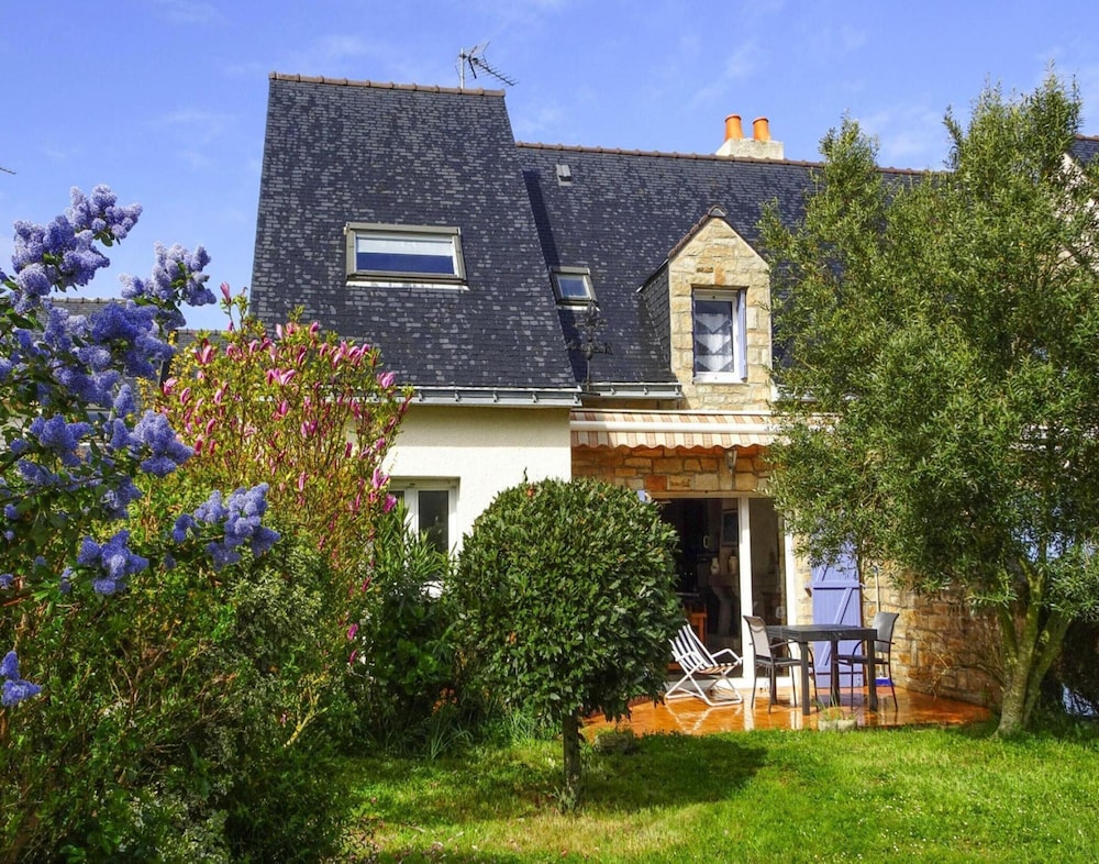 Holiday Home Near Gulf of Morbihan Beach — 4-Star Luxury Hotel in Damgan, France