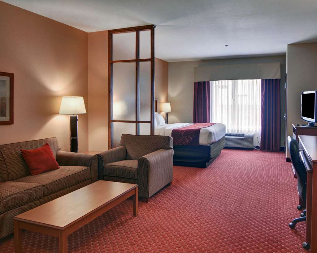 Quality Suites Near Cedar Creek Lake - photo 17