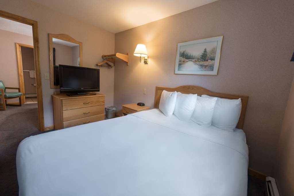 Adirondack Retreat Inn & Suites - photo 13