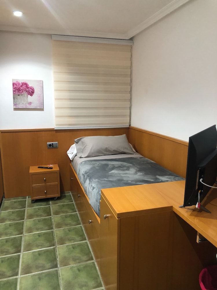 Private Rooms Fira 2 — Sant Boi De Llobregat — photo 5