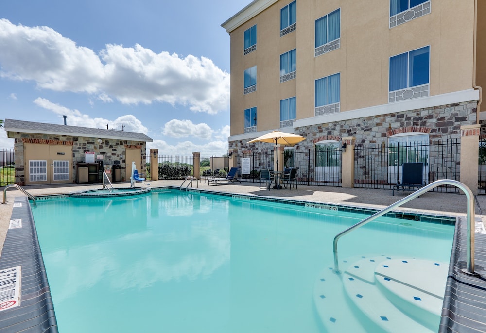 Holiday Inn Express & Suites San Antonio Brooks City Base by IHG - photo 34