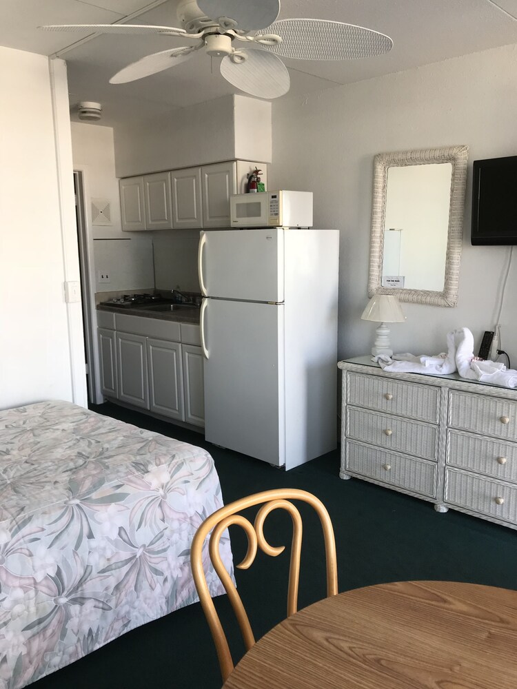 Gold Crest Motel - photo 12