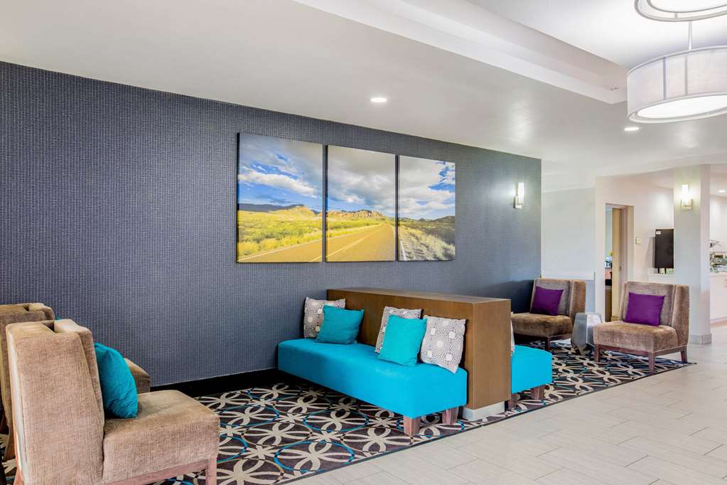 La Quinta Inn & Suites by Wyndham Mission at West McAllen - photo 7